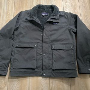 Patagonia jacket. Large regular. Mens. Dark gray. Sherpa lining.